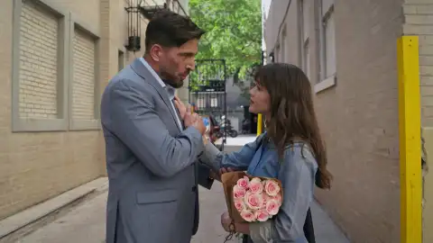 Velvet el nuevo imperio - Rodrigo besa a Ana en plena calle y Alberto los ve Velvet el nuevo imperio - Rodrigo besa a Ana en plena calle y Alberto los ve