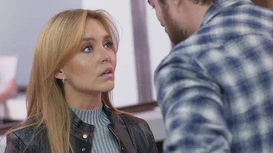 Leona le cuenta a David que sabe cómo destruir a Ramsés Leona le cuenta a David que sabe cómo destruir a Ramsés
