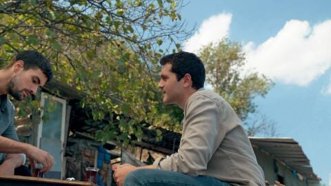 Civan le habla a un amigo de Ela 