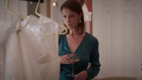 Velvet el nuevo imperio - Ana crea el vestido de boda de Cristina en una sola noche Velvet el nuevo imperio - Ana crea el vestido de boda de Cristina en una sola noche