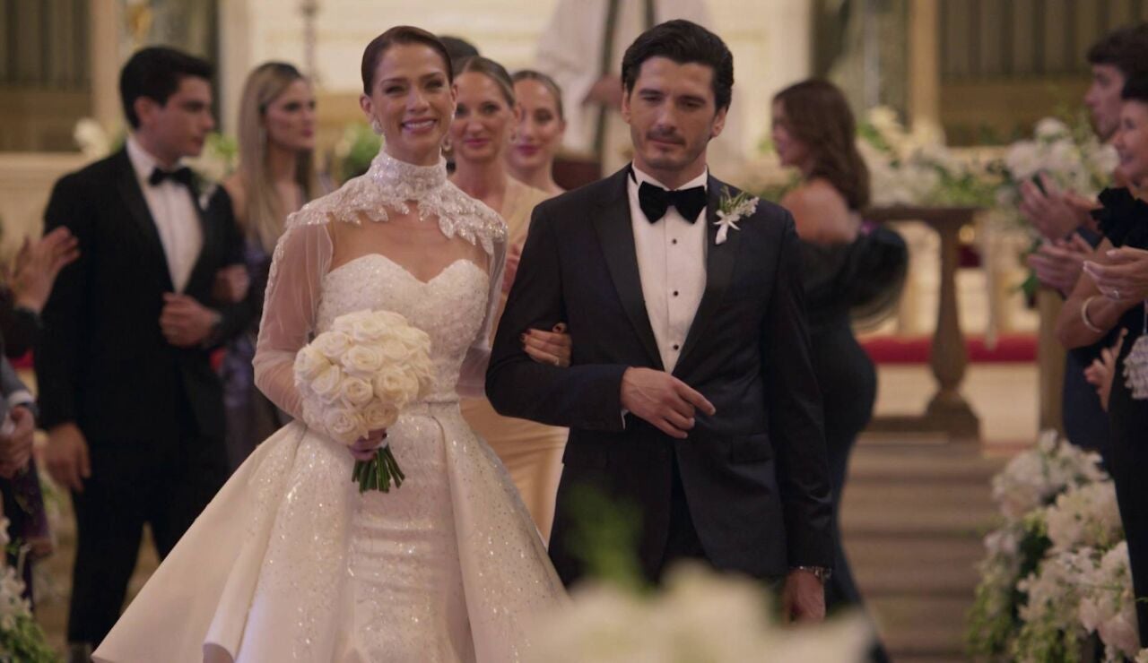 Velvet el nuevo imperio - Alberto se casa con Cristina mientras Ana no puede contener las l&aacute;grimas