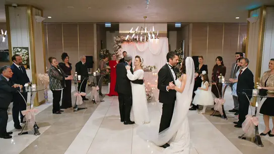Dos bodas ponen el broche de oro a un emocionante final de Amor sin límite: repasamos los mejores momentos del último capítulo Dos bodas ponen el broche de oro a un emocionante final de Amor sin límite: repasamos los mejores momentos del último capítulo