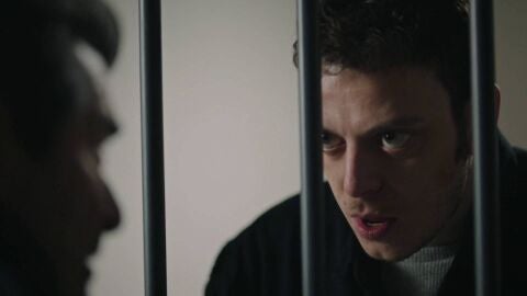 Secretos de familia - Serdar confiesa a Yekta que &Ccedil;inar mat&oacute; a Zafer