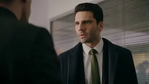 Secretos de familia - Ilgaz cree que se han equivocado: Yavuz no es el asesino de Zafer Secretos de familia - Ilgaz cree que se han equivocado: Yavuz no es el asesino de Zafer