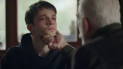 Secretos de familia - Çinar no soporta la culpa de ocultas que él mató a Zafer Secretos de familia - Çinar no soporta la culpa de ocultas que él mató a Zafer