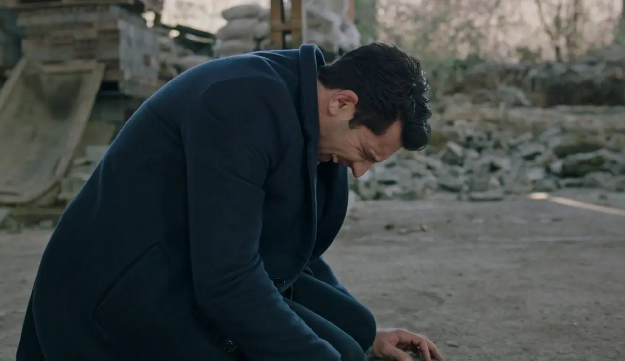 Secretos de familia - Ilgaz descubre que Çinar mató a Zafer y que Metin lo ocultó