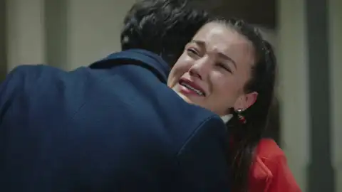 Secretos de familia - Ceylin descubre que el cadáver encontrado es de su padre Secretos de familia - Ceylin descubre que el cadáver encontrado es de su padre