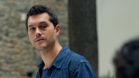 Civan no puede olvidar a Leyla y la idea de su boda con Ceren comienza a agobiarlo