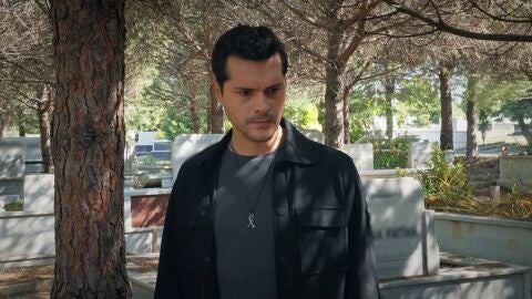 Civan descubre que la tumba de Leyla est&aacute; vac&iacute;a y exige respuestas a G&uuml;zide 