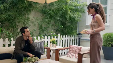 Civan le comunica a Ela que Leyla sigue viva Civan le comunica a Ela que Leyla sigue viva