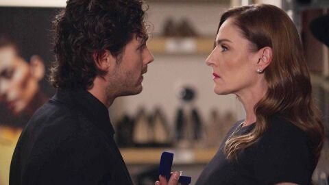 Max pide a Blanca que se case con &eacute;l