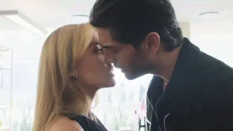 Leona, a punto de besarse con Gael Leona, a punto de besarse con Gael