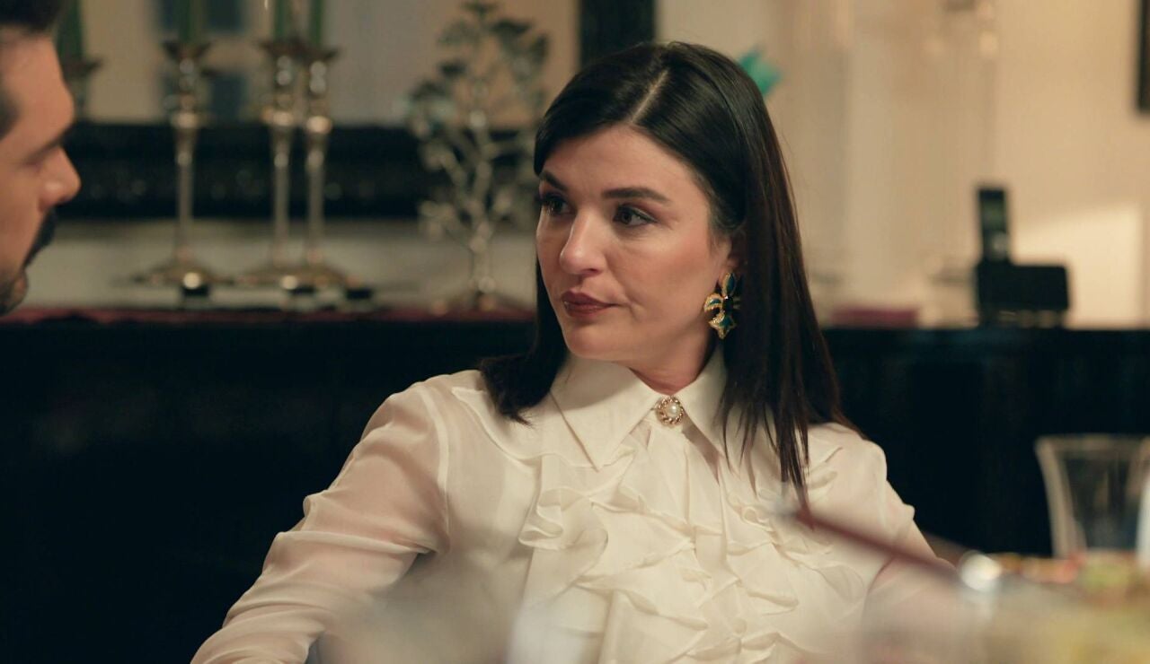 Tufan desenmascara a Nur al descubrir que İpek no es su hija y Ela descubre que &eacute;l atropell&oacute; a su padre