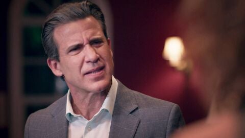 Velvet el nuevo imperio - El se&ntilde;or Otegui muere tras una discusi&oacute;n con Cristina