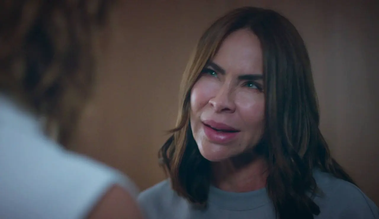 Velvet el nuevo imperio - Gloria le cuenta a Cristina que Ana es la mujer a la que ama Alberto