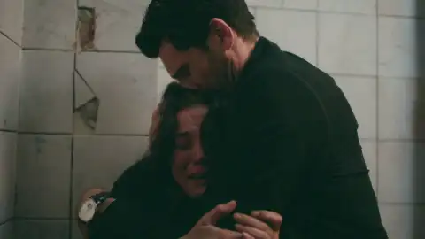 Secretos de familia - Ilgaz rescata a Ceylin del zulo y piensan que Burak es el asesino Secretos de familia - Ilgaz rescata a Ceylin del zulo y piensan que Burak es el asesino