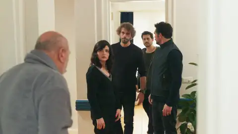 Así reaccionan Nur y Mali al ver a Neco en su casa Así reaccionan Nur y Mali al ver a Neco en su casa