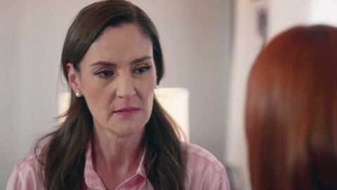 Velvet el nuevo imperio - Sofía consuela a Blanca con el asunto de su padre