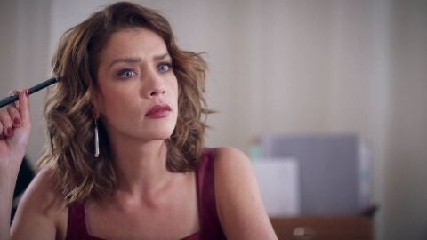 Velvet el nuevo imperio - Cristina contrata de nuevo a Ana para hundirle la vida