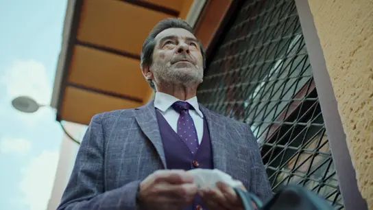 Secretos de familia - Yekta inculpa a Ilgaz de la muerte de Burak y lo deja sin trabajo Secretos de familia - Yekta inculpa a Ilgaz de la muerte de Burak y lo deja sin trabajo