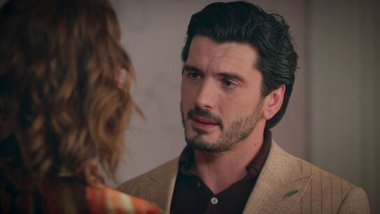 Velvet el nuevo imperio - Alberto dice a Cristina que va a continuar su vida con Ana aunque estén casados