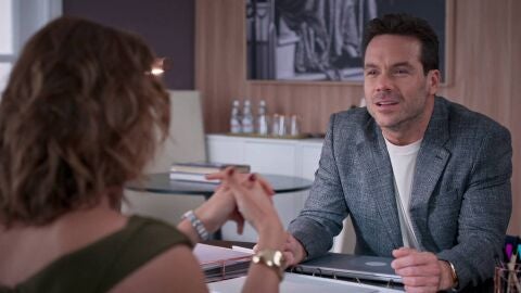 Velvet el nuevo imperio - Víctor chantajea a Cristina con unas fotos juntos