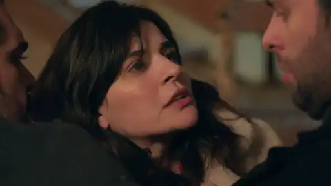 Yilmaz y Tufan se enfrentan por Serap y Nur acaba herida Yilmaz y Tufan se enfrentan por Serap y Nur acaba herida