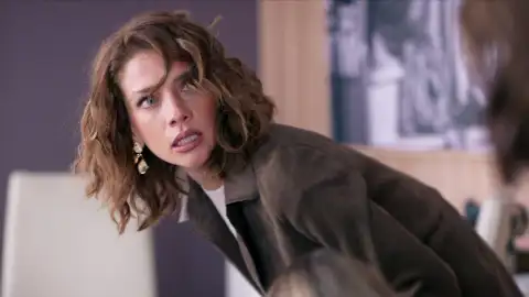 Velvet el nuevo imperio - Gloria descubre que la tripa de embarazada de Cristina es falsa Velvet el nuevo imperio - Gloria descubre que la tripa de embarazada de Cristina es falsa