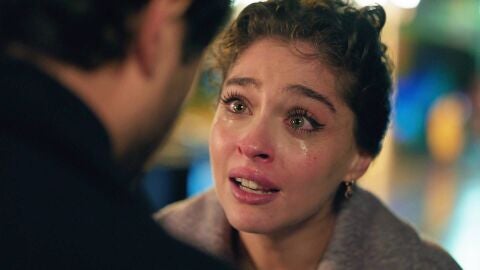 Ela le confiesa a Civan que es Leyla y que Nur es la mujer que le destroz&oacute; la vida