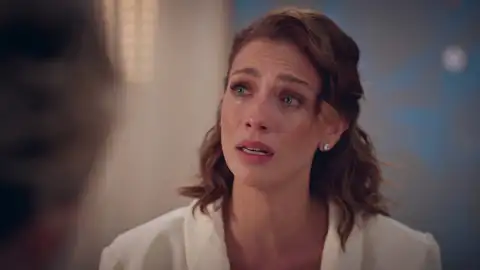 Velvet el nuevo imperio - Cristina organiza un plan para acabar con la carrera de Ana en público Velvet el nuevo imperio - Cristina organiza un plan para acabar con la carrera de Ana en público