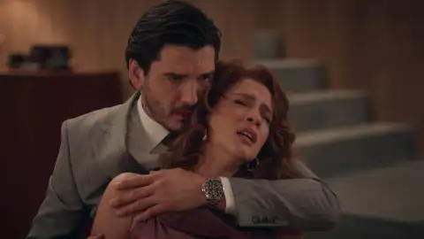 Cristina sangra después de una fuerte discusión con Alberto, que ya conoce su aventura con Víctor Cristina sangra después de una fuerte discusión con Alberto, que ya conoce su aventura con Víctor