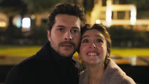 Civan descubre que Ela es Leyla Civan descubre que Ela es Leyla