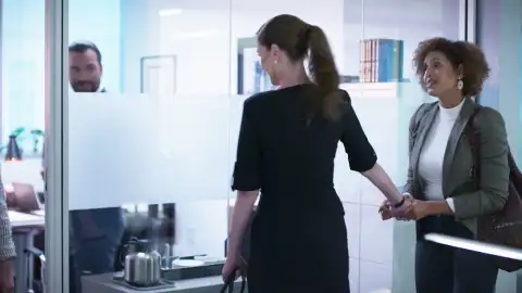 Velvet el nuevo imperio - Blanca apoya a Luisa Velvet el nuevo imperio - Blanca apoya a Luisa