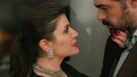 Nur enga&ntilde;a a Tufan para pasar una &uacute;ltima noche con &eacute;l tras separarlo de Serap 