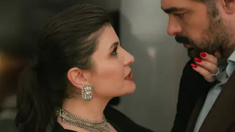 Nur engaña a Tufan para pasar una última noche con él tras separarlo de Serap Nur engaña a Tufan para pasar una última noche con él tras separarlo de Serap