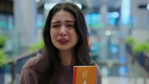 Secretos de familia - Ilgaz detiene a Parla en el aeropuerto cuando huía Secretos de familia - Ilgaz detiene a Parla en el aeropuerto cuando huía