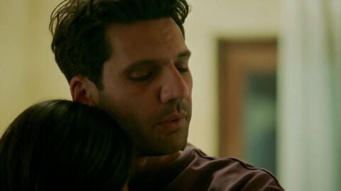 Secretos de familia - Ilgaz le confiesa a Ceylin un trauma de su infancia