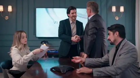 Valeria vende la mitad de sus acciones al señor Caciero Valeria vende la mitad de sus acciones al señor Caciero