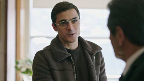 Yekta conoce a su nuevo hijo