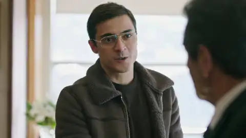 Yekta conoce a su nuevo hijo Yekta conoce a su nuevo hijo