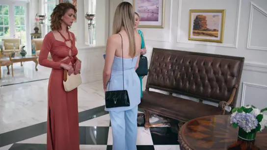 Velvet el nuevo imperio - Cristina se va a los Cayos con su asistente Marina y no escucha los consejos de Bárbara Velvet el nuevo imperio - Cristina se va a los Cayos con su asistente Marina y no escucha los consejos de Bárbara