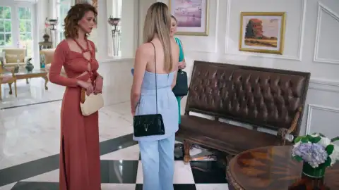 Velvet el nuevo imperio - Cristina se va a los Cayos con su asistente Marina y no escucha los consejos de Bárbara Velvet el nuevo imperio - Cristina se va a los Cayos con su asistente Marina y no escucha los consejos de Bárbara