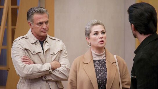Josefa le confiesa a Gael que su exmujer es amante de su padre