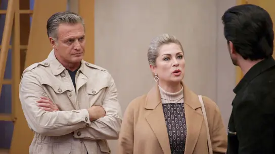 Josefa le confiesa a Gael que su exmujer es amante de su padre Josefa le confiesa a Gael que su exmujer es amante de su padre