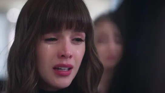 Velvet el nuevo imperio - Ana se desmaya durante el funeral de Alberto Velvet el nuevo imperio - Ana se desmaya durante el funeral de Alberto