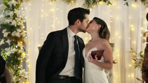 Nur secuestra a la madre de Ela y la obliga a romper con Civan, pero él da un paso inesperado: se casan en secreto Nur secuestra a la madre de Ela y la obliga a romper con Civan, pero él da un paso inesperado: se casan en secreto