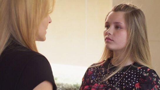 Ana Julia e muestra profundamente dolida con Leona: "¿No te parece suficiente el daño que ya has hecho?"
