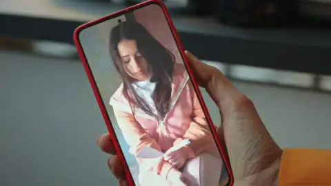 Secretos de familia - Defne manda un vídeo a Ilgaz Secretos de familia - Defne manda un vídeo a Ilgaz