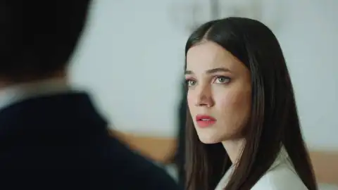 Secretos de familia - Ilgaz rechaza el acuerdo de divorcio ante el asombro de Ceylin Secretos de familia - Ilgaz rechaza el acuerdo de divorcio ante el asombro de Ceylin