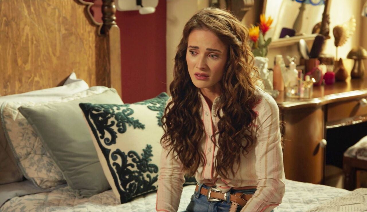 Me atrevo a amarte - Victoria est&aacute; triste por la aparici&oacute;n de Lucrecia, la supuesta novia de Alejandro